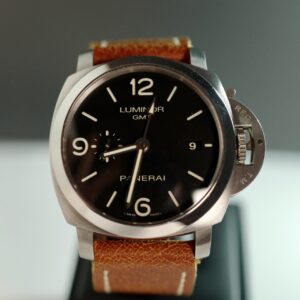 Penerai Pam 320 Luminor GMT Power Reserve