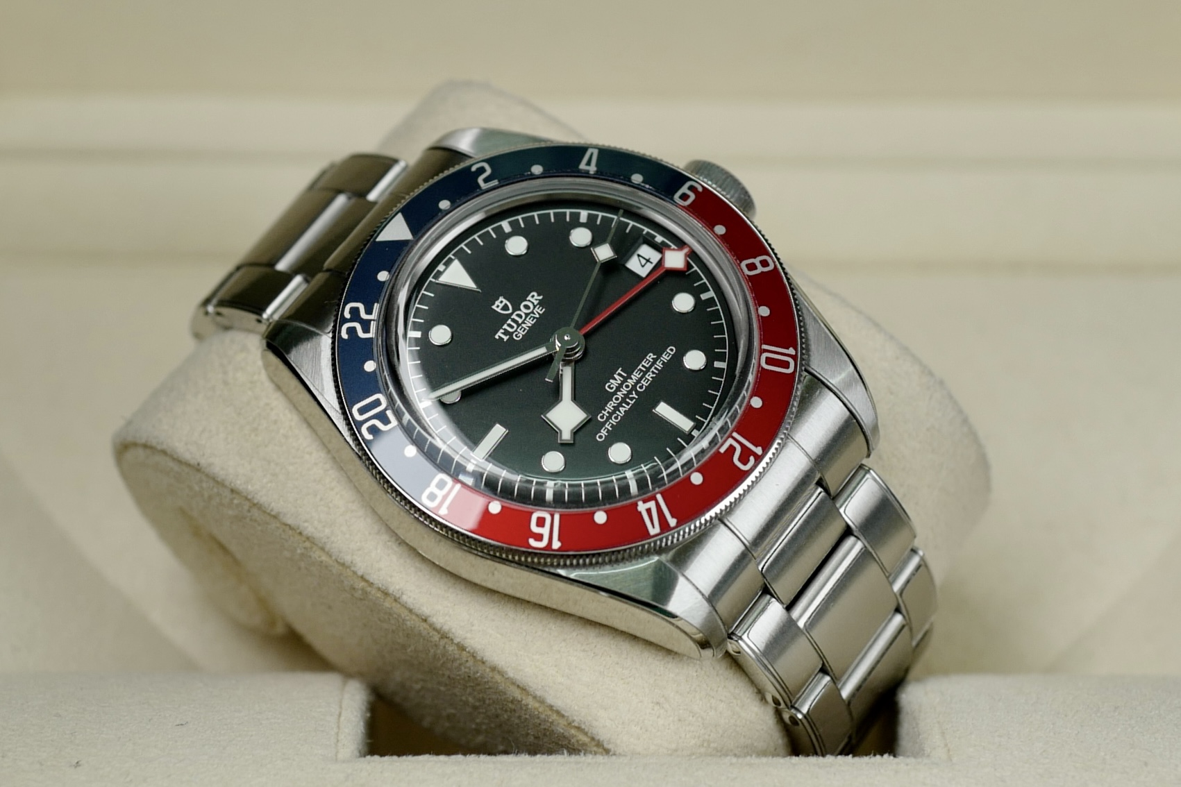 tudor black bay gmt pepsi 01